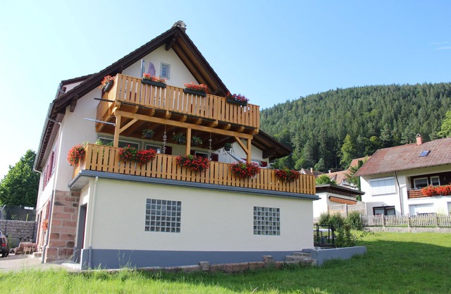Centrally located Ferienwohung overlooking Mitteltal.