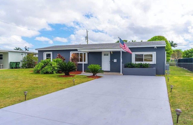 Centrally located Family-business Home