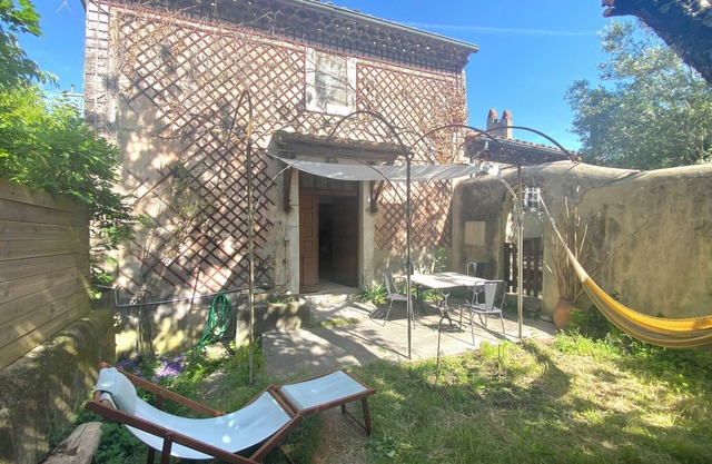 Centrally located house with garden