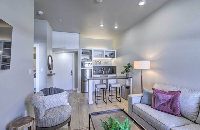 Centrally Located San Marcos Unit w/Parking!