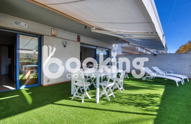 Centric apartment for 6 person in Platja d'Aro, with pool and parking.