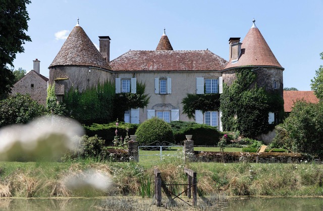 Château de Montagnerot with swimming pool