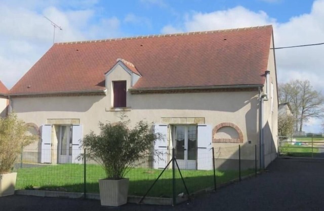 Charming Farm Cottage with Terrace Near Forests & Lakes, Sleeps 9