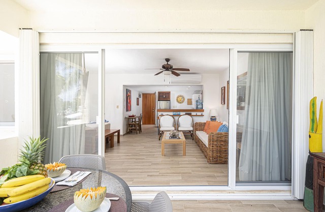 Chac Hal Al, Casa Calandria lovely studio steps from the beach.