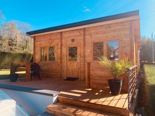 Chalet 2 personnes avec jacuzzi privatif et piscine saisonnière partagée