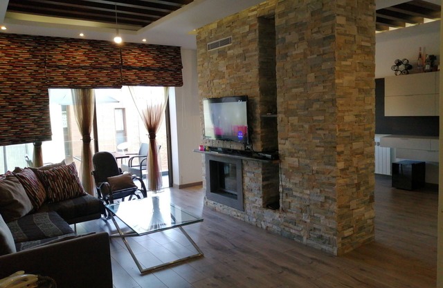 Chalet 240m2 duplex 4 bedrooms 2 living at Les dunes de faqra 24/7 electricity