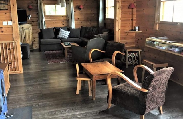 Chalet, 250m from ski slopes, terrace, tv, ski locker, 130m², Albiez Montrond