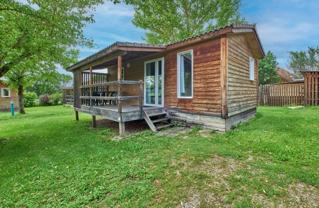 Chalet "5 Personnes 302" with Shared Pool & Shared Terrace