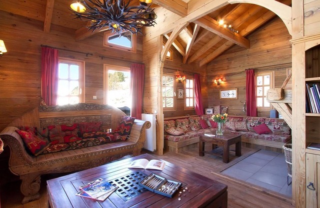 Chalet, 50m from ski slopes, fitness, sauna, terrace, balcony, fireplace or stove, parking, tv