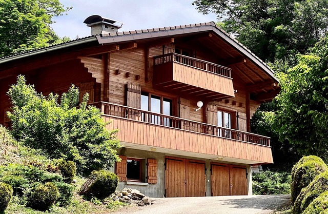 Chalet 70 m2, quiet, south-facing, in Manigod, F 74230, near La Clusaz & Annecy
