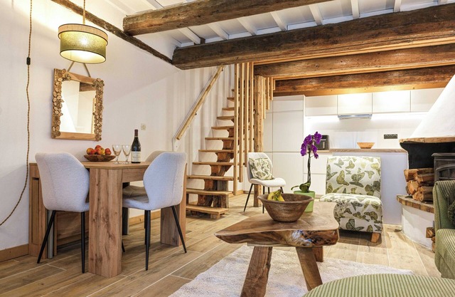 Chalet Asha, a cosy 2 bedroom chalet in a quiet location, close to ski de fond