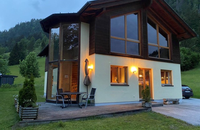 Chalet 'Skiblickhaus' with Mountain View, Private Terrace and Wi-Fi