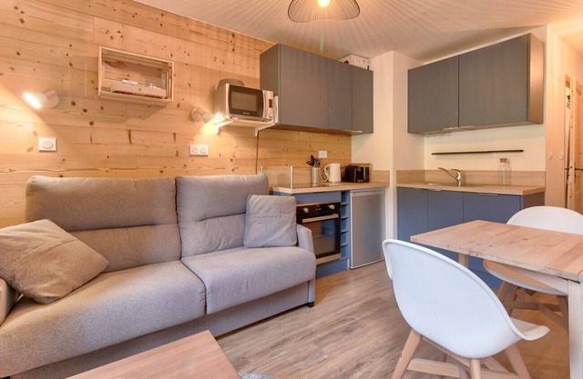 Chalet atmosphere for 4 - 80m from the slopes
