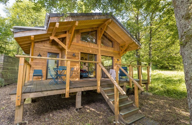 Chalet au bord de l'eau en pleine nature près de la montagne et de l'Alsace