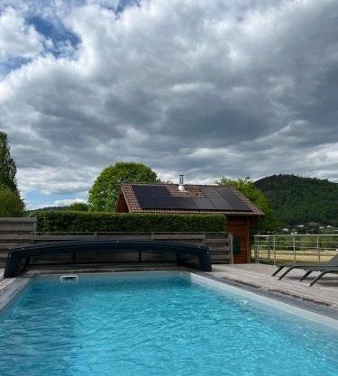 Chalet avec Jacuzzi et Piscine, déco soignée esprit cocooning