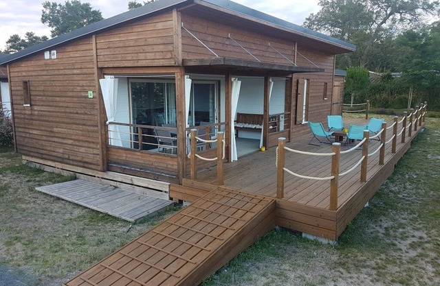 Chalet between ocean and ponds