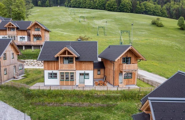Chalet by Grundlsee near Ski Slopes