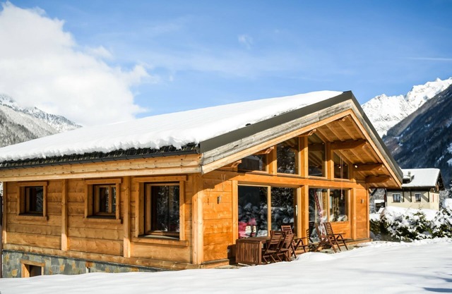 Chalet Chal'heureux - Simply stunning new chalet hand built by a master craftsman - 5 bedrooms