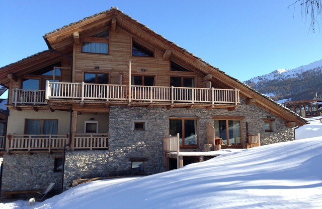 Chalet Clotes for ski and nature lovers