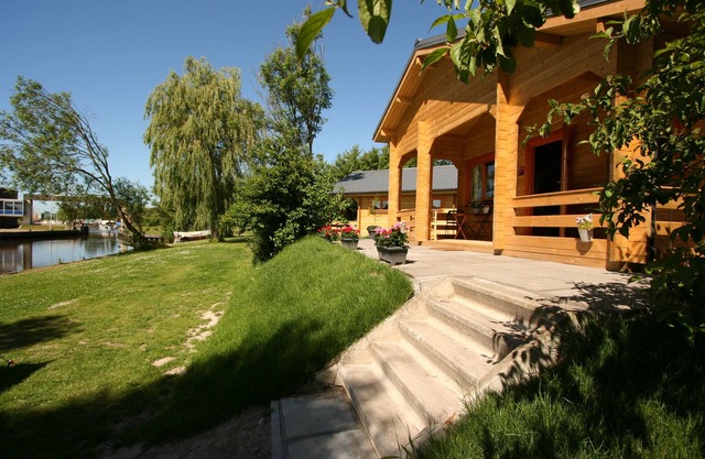 Chalet Copperwing on small-scale nature campsite 't Ol Gat.