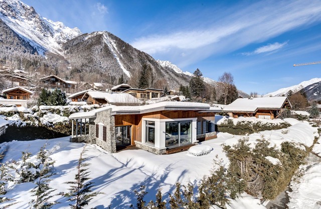 Chalet facing Mont Blanc, 5 minutes walk from the center!