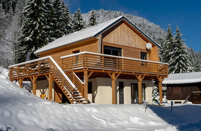 Chalet du Souillet with Mountain View, Private Terrace and Wi-Fi
