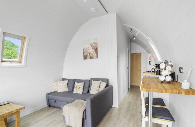 Chalet in Hertford with Lakeside Hot Tub