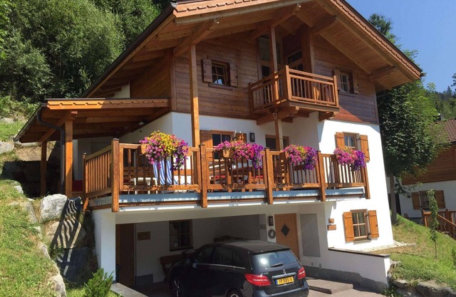 Chalet in Königsleiten near Ski Bus & Pool