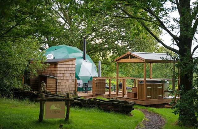 Chalet in Kent with Hot Tub & Countryside Views