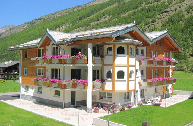 Chalet in Saas Grund near Ski Slopes