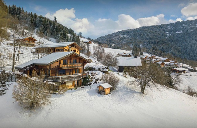 Chalet Isatys - family alpine stay for 9 with great views - OVO Network