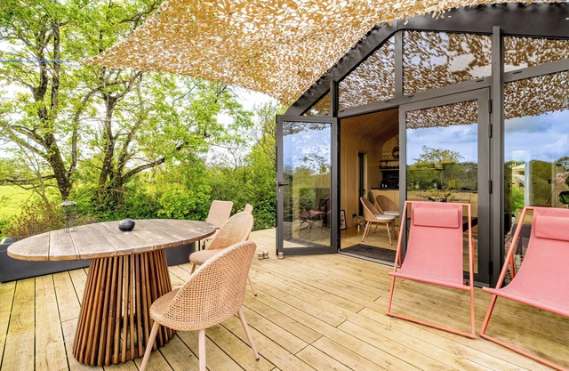 Chalet 'Le P'tit Nids' with Private Terrace, Shared Garden and Wi-Fi