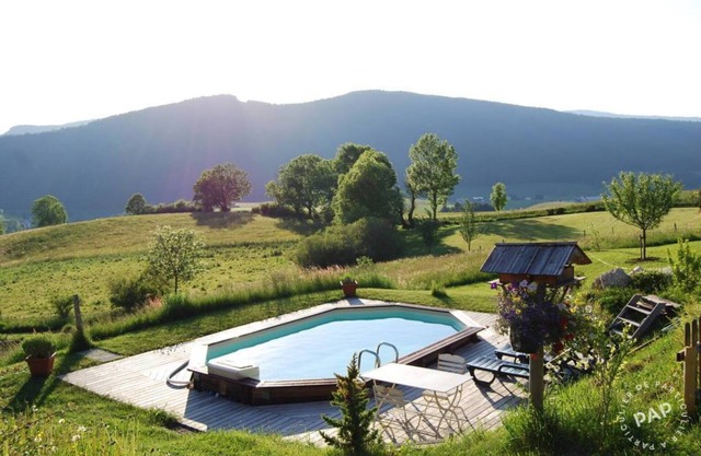 Chalet 'Les Castors' with Mountain View, Private Pool and Wi-Fi
