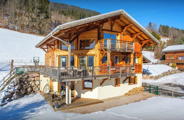 Chalet Levant Blanc - ski home for 14, games room & views - OVO Network
