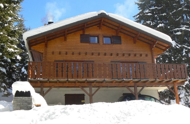 Chalet located in the saddle point of Corbier 400m from the trails of Drouzin