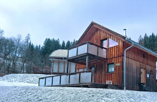 Chalet 'Martina' with Mountain View, Private Terrace and Wi-Fi