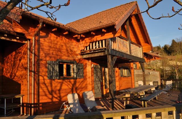 Chalet Maya - beautiful lake view, sauna, wifi and spa.