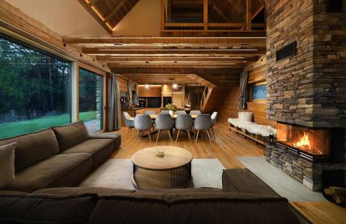 Chalet Mountain Rock - Luxury Retreat at Chalets Kvačianska Dolina