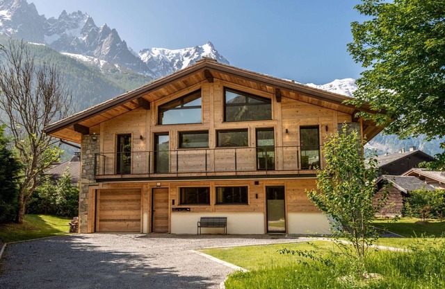 Chalet Papillon – Detached Chalet in Les Praz - Sleeps 8-10