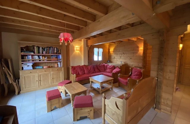 Chalet pour 9, à 100m des pistes, proche commerces, avec wifi et confort complet