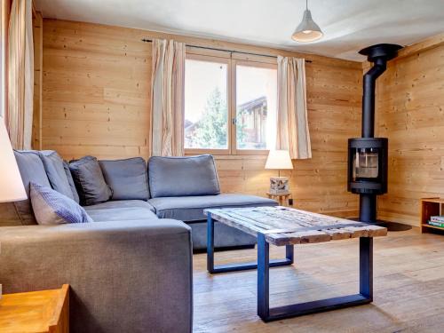 Chalet rénové, 3 chambres, à 5 min des remontées, poêle à bois, parking, animaux acceptés - FR-1-514-25