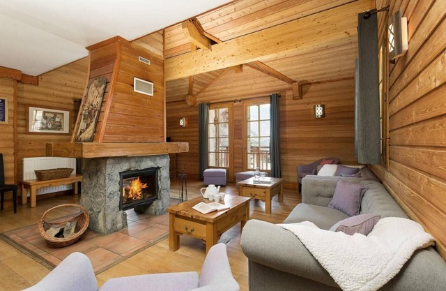 Chalet, ski-in/ski-out & foot of the slopes, terrace, fireplace or stove, parking, tv, 200-210m²