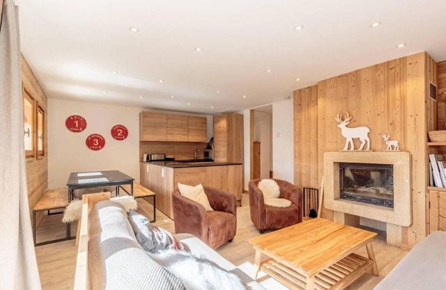 Chalet, ski-in/ski-out & foot of the slopes, 2nd floor, view resort, balcony, fireplace or stove, tv