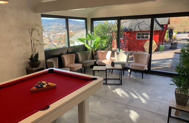 Chalet spacieux dans les Hautes Vosges avec sauna, spa, terrain privé et accès facile aux commodités
