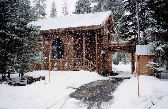 Chalet Style Cabin, 1/2 mile to Chambers Landing Beach