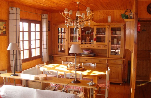 Chalet Traditionnel Bois .Prestations de qualite.vue Exceptionnelle. Wifi