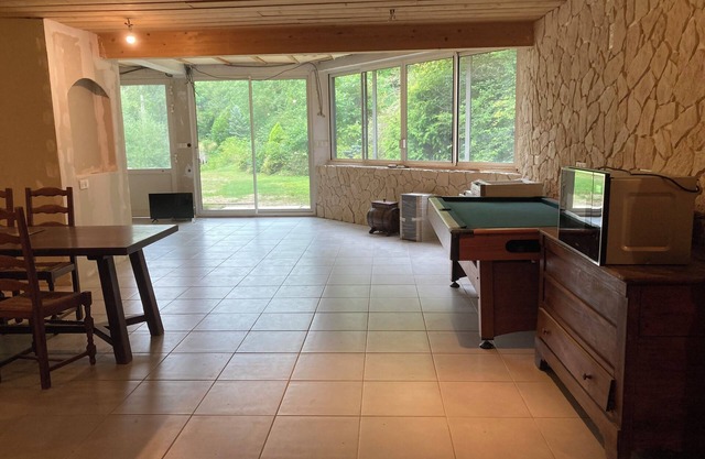 Chalet, trapper room, garden level in Bréviandes