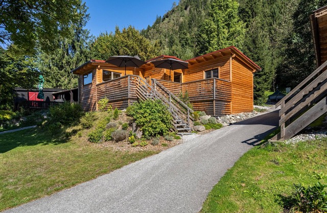 Chalet zum Hirsch at Aufenfeld Campsite with Mountain View