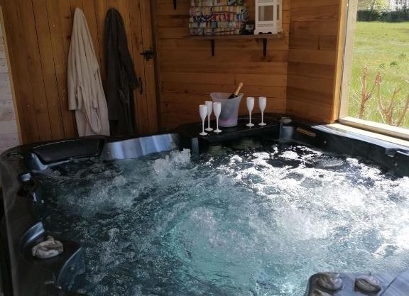Chambre avec jacuzzi privatif "le pêcher"