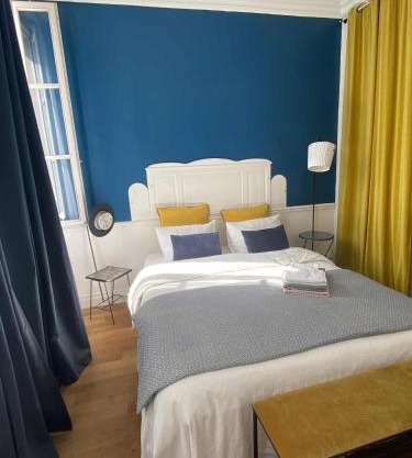 Chambre bleue et or 16m2 chez l'habitant dans appartement 100m2 centre ville
